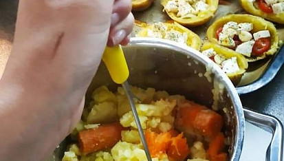 Panenka a plněné brambory s bramboro-mrkvovým pyré