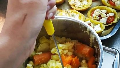 Panenka a plněné brambory s bramboro-mrkvovým pyré