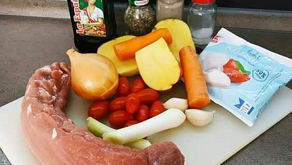Panenka a plněné brambory s bramboro-mrkvovým pyré