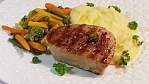 Tuňákový steak a máslová zelenina