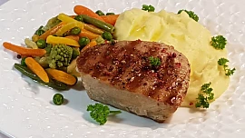 Tuňákový steak a máslová zelenina