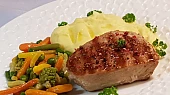 Tuňákový steak a máslová zelenina