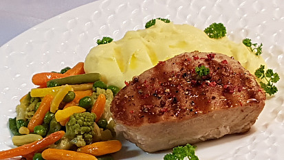 Tuňákový steak a máslová zelenina