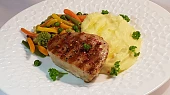 Tuňákový steak a máslová zelenina