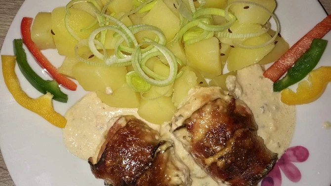 Vepřové závitky plněné Nivou na smetane, Vepřové závitky plněné nivou na smetaně