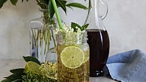 Bezový sirup se zázvorem a limetkou