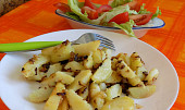 Česnekové opékané brambory