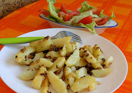 Česnekové opékané brambory