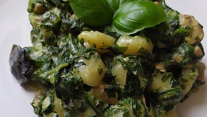 Gnocchi se žampióny a kuřecími kousky