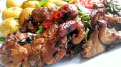 Grilovaný mix z krkovice, uzeného bůčku a hlívy