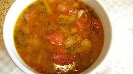 Hovězí polévka s rajčaty