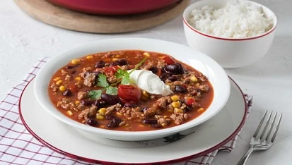 Krůtí chilli s kukuřicí, V tlakovém hrnci připravíte vydatnou večeři pro celou rodinu během chvilky! Vsaďte třeba na lahodné pestré chilli. Do hodiny můžete servírovat!