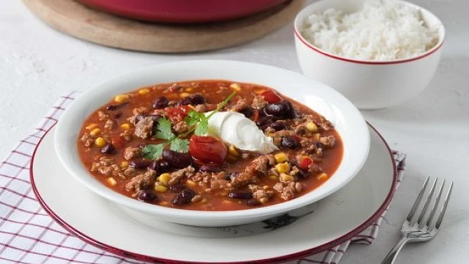 Krůtí chilli s kukuřicí, V tlakovém hrnci připravíte vydatnou večeři pro celou rodinu během chvilky! Vsaďte třeba na lahodné pestré chilli. Do hodiny můžete servírovat!