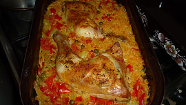 Kuřecí stehna pečená s rýží z jednoho pekáčku