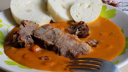 Pomalu pečená vepřová plec na způsob bratislavské