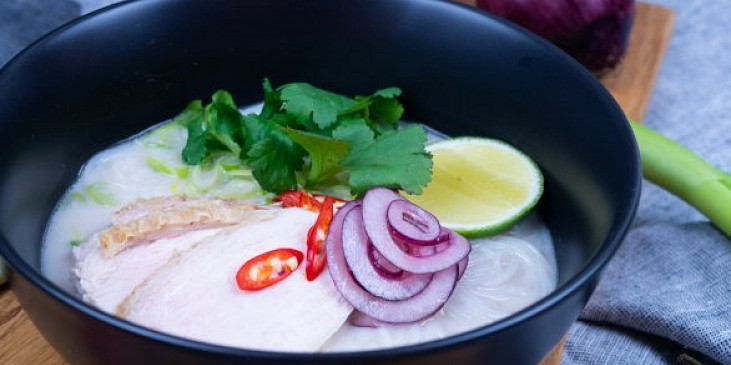 Thajská pálivá kuřecí polévka (Každodenní vaření je skvělé čas od času obohatit…)