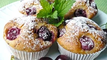 Třešňové muffiny s čokoládou