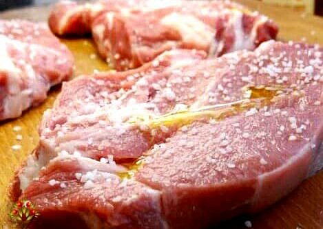 Vepřové vařené maso v pikantní pastě (Vepřové plecko,nebo lalok,nebo kýta.)