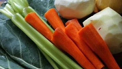Vepřové vařené maso v pikantní pastě, Kořenová zelenina