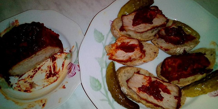 Vepřové vařené maso v pikantní pastě (Hotovo,podáváme,dobrou chuť...)