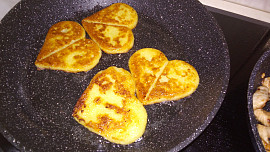 Bramboráčky s kuřecími hranolky