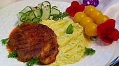 Grilovaná krkovice a bramborovo-květáková kaše s koprem