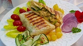 Grilovaná tortilla plněná kuřecím na pórku