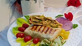 Grilovaná tortilla plněná kuřecím na pórku