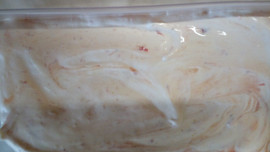 Jahodová smetanová zmrzlina