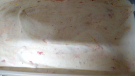 Jahodová smetanová zmrzlina