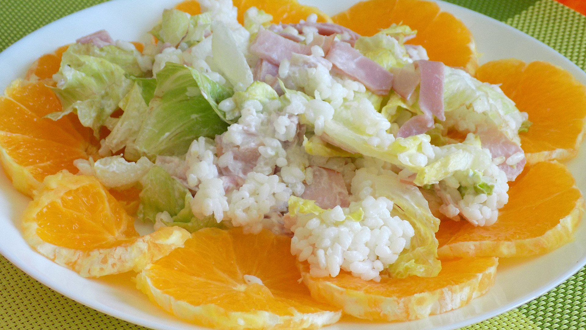 Lehký rýžový salát s ledovým salátem