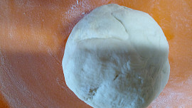 Tažený jablečný závin ze zakysané smetany