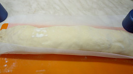 Tažený jablečný závin ze zakysané smetany