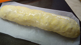 Tažený jablečný závin ze zakysané smetany