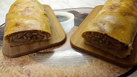 Tažený jablečný závin ze zakysané smetany