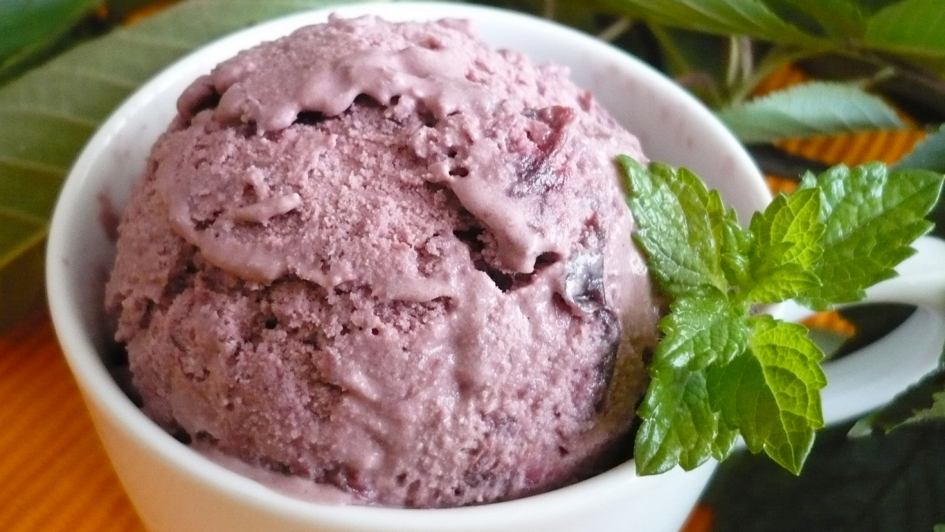 Třešňovo - tvarohová zmrzlina s čokoládou a kokosem