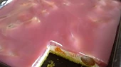 Žravé řezy se smetanou a ovocem