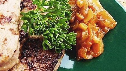 Chutney ze sušených meruněk, cibule a mandlí