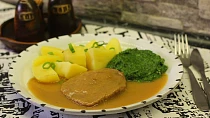 Hovězí plátky v česnekovo - hořčičné omáčce