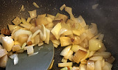 Pečené knedlíky plněné uzeným, špekem a špenátem - bez mouky (Cibuli a špek smažíme na sádle)