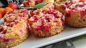 Minikoláčky z Tropical džusu s rybízem a žmolenkou