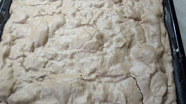 Koláč s rybízovou pěnou