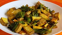 Mangoldový salát s marinovaným tofu