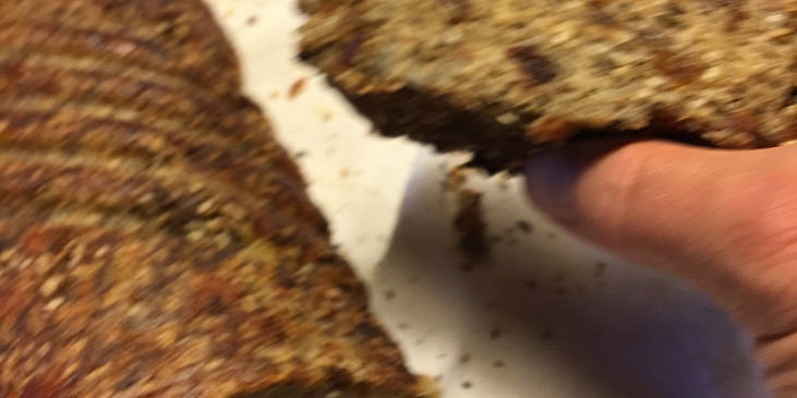 Zkuste škvarkový chleba bez mouky (Milujete pagáče? Zkuste škvarkový chleba  bez…)