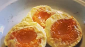 Pečené meruňkové knedlíky bez mouky, Takhle vypadají obrácené knedlíky těsně po upečení a vykrojení @5jideldenne