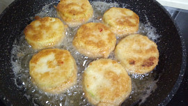 Plněné cuketové řízečky