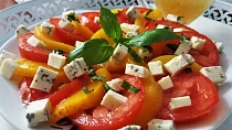 Rajčata s broskvemi a Nivou