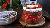 Roládový dort bez mouky, s jahodami (přirozeně bez lepku)