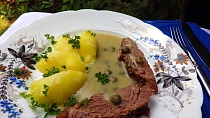 Staročeská sardelová omáčka s kapary a hovězím masem