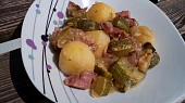 Cuketa /patizon s uzeným masem a bramborami z jednoho pekáčku